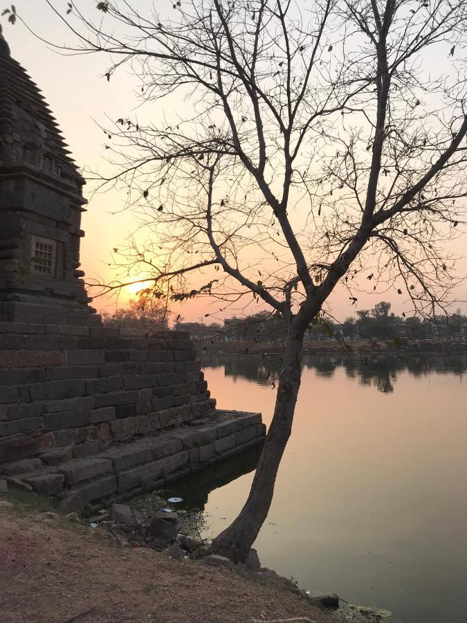 Friends In Khajuraho Apartment ภายนอก รูปภาพ