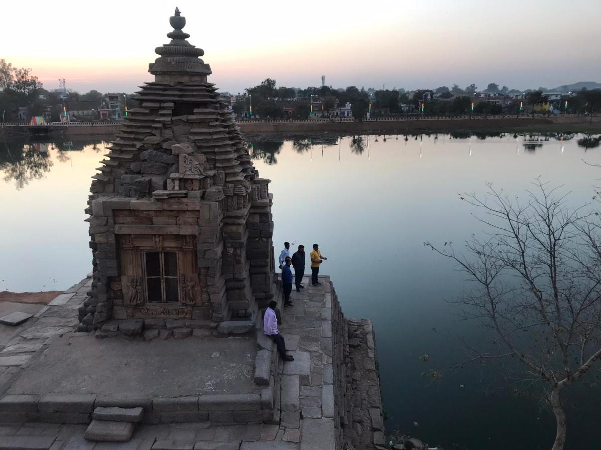 Friends In Khajuraho Apartment ภายนอก รูปภาพ