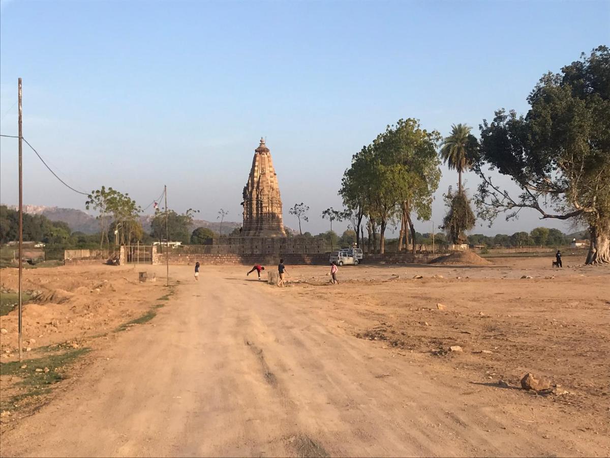 Friends In Khajuraho Apartment ภายนอก รูปภาพ